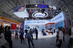 帮力客户效、节制风险